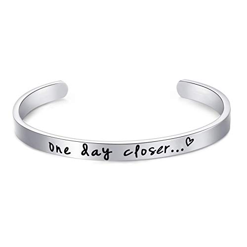 LParkin One Day Closer Bracelet Deployment Gift Military Jewelry Gifts for Wife Girlfriend Long Distance Relationship Jewelry