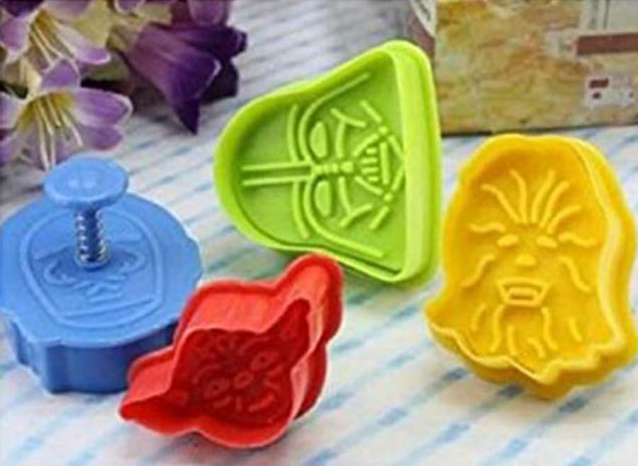 Set of 4 Bes Plunger Star Cookie Cutters - Darth Vader, C-3PO, Your favorite characters Chewbaccas - Amazing Cake Mold Decoration Tool For Baking in Kitchen - MultiColour